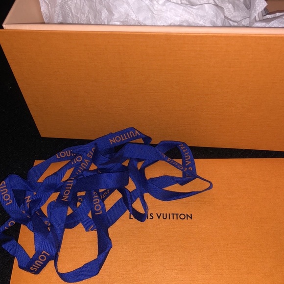 Louis Vuitton hat - Picture 1 of 10